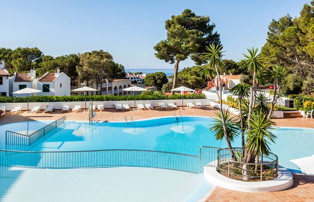 Enjoy the summer to the fullest. Hotel ILUNION Menorca Cala Galdana