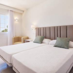2 bedroom apartment Hotel ILUNION Menorca Cala Galdana