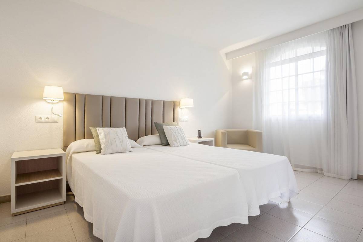 Apartment ilunion menorca Hotel ILUNION Menorca Cala Galdana